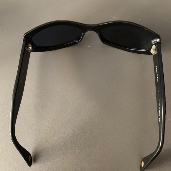 Vintage Chanel quilted sunglasses. - Picture 8 of 10